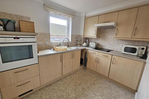 1 bedroom retirement property for sale, Windsor Way, Aldershot