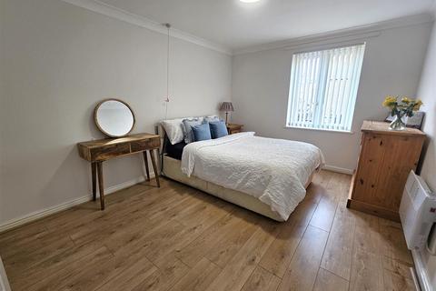 1 bedroom retirement property for sale, Windsor Way, Aldershot