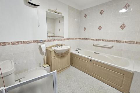 undefined, Windsor Way, Aldershot