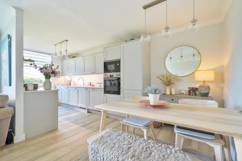 2 bedroom flat for sale, Queens Road, Kingston Upon Thames, KT2