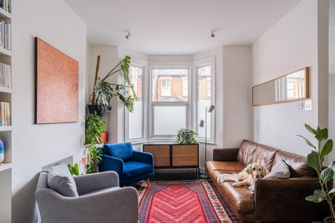4 bedroom terraced house for sale, Trehurst Street, London E5