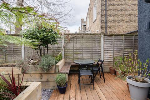 4 bedroom terraced house for sale, Trehurst Street, London E5
