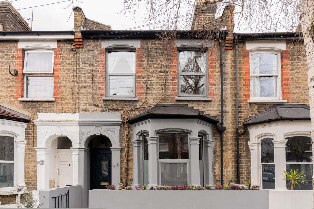 271484 - 38 Trehurst Street Edits High Res-50.jpg