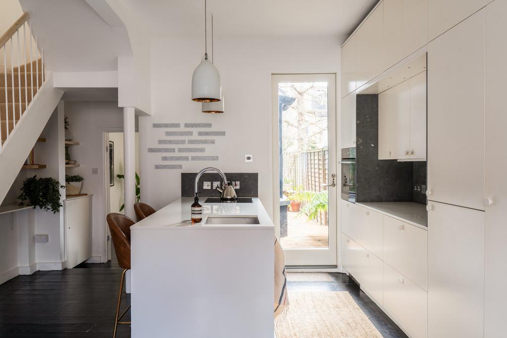 271463 - 38 Trehurst Street Edits High Res-29.jpg