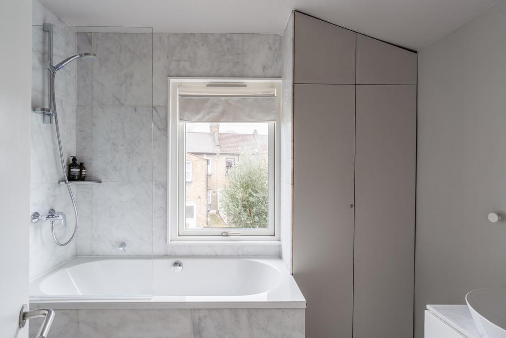 271459 - 38 Trehurst Street Edits High Res-25.jpg