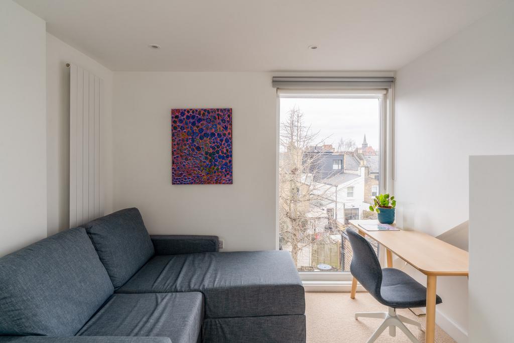 271443 - 38 Trehurst Street Edits High Res-9.jpg