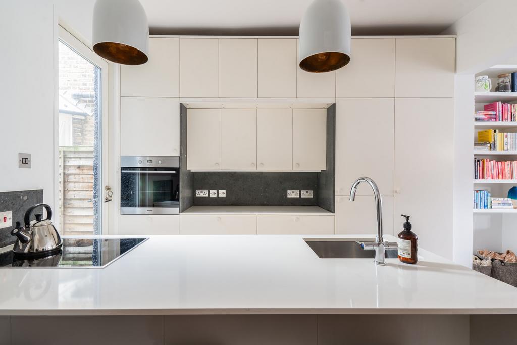 271464 - 38 Trehurst Street Edits High Res-30.jpg