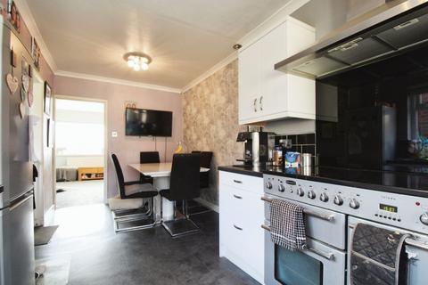 64 Barrow Close, Marlborough, SN8 2BE