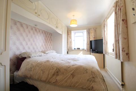 64 Barrow Close, Marlborough, SN8 2BE