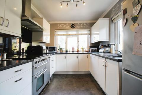 64 Barrow Close, Marlborough, SN8 2BE