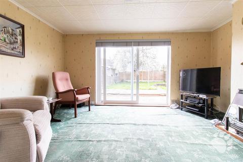 3 bedroom terraced house for sale, Whitmore Way, Basildon SS14
