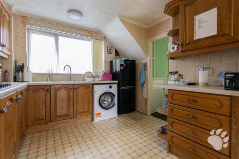 3 bedroom terraced house for sale, Whitmore Way, Basildon SS14