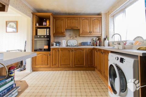 3 bedroom terraced house for sale, Whitmore Way, Basildon SS14