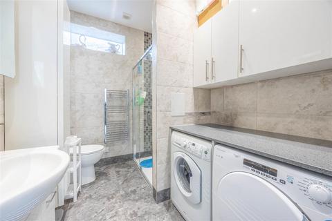16 Cliff Avenue, Westcliff-on-sea, SS0 7AJ