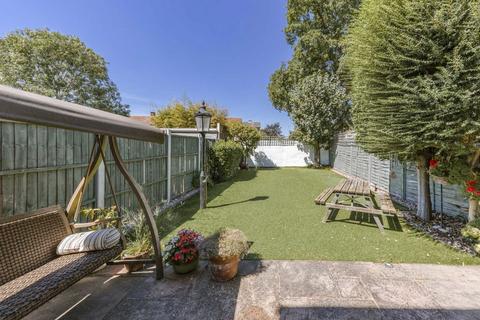 4 bedroom house to rent, Beech Way, Twickenham TW2