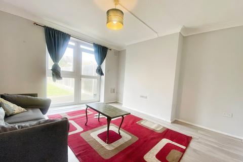 2 bedroom flat to rent, Avondale Court, Avondale Road,  E16 4PU
