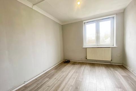 2 bedroom flat to rent, Avondale Court, Avondale Road,  E16 4PU