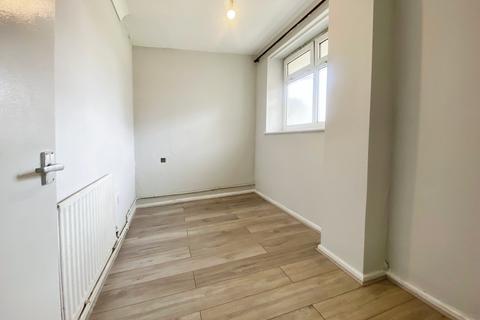 2 bedroom flat to rent, Avondale Court, Avondale Road,  E16 4PU
