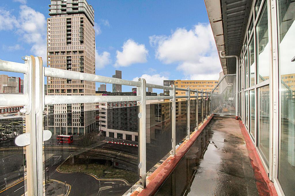 Gerry Raffles Square, Stratford, E15 1BQ 2 bed flat - £2,500 pcm (£577 pw)