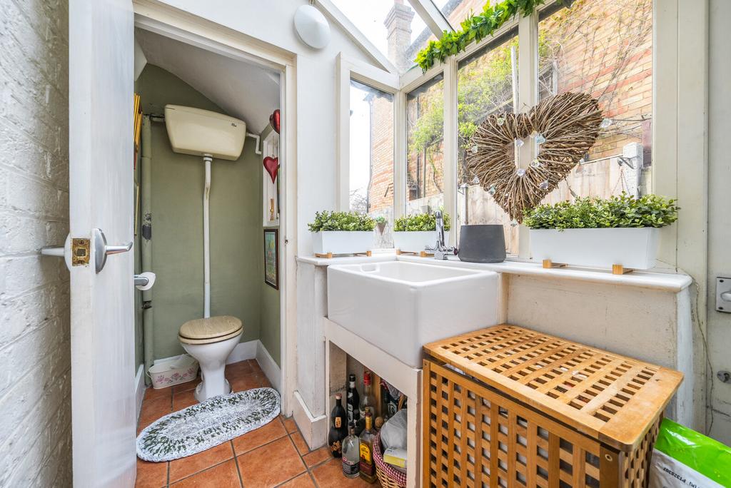 Cloakroom/Wc
