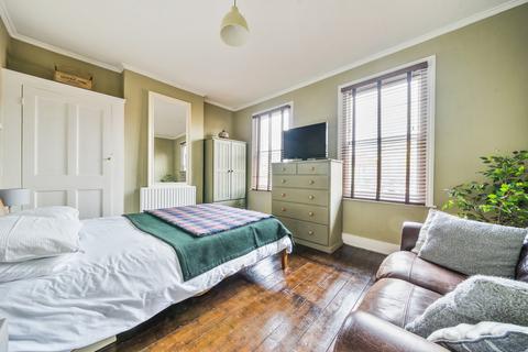 58 Chatham Road, Kingston Upon Thames, KT1 3AA