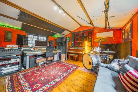 58 Chatham Road, Kingston Upon Thames, KT1 3AA