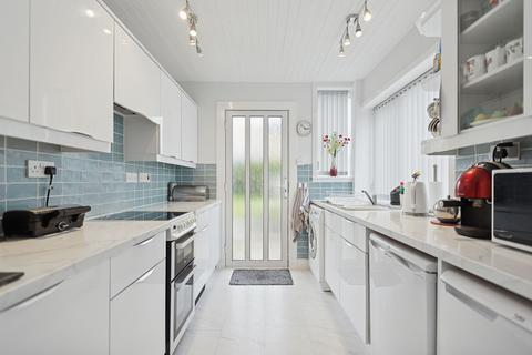 34 Burnside Gardens, Clarkston, Glasgow, G76 7QS