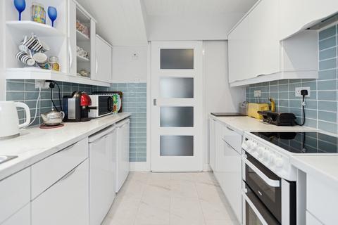 34 Burnside Gardens, Clarkston, Glasgow, G76 7QS