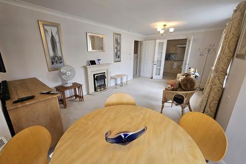2 bedroom retirement property for sale, Windsor Way, Aldershot