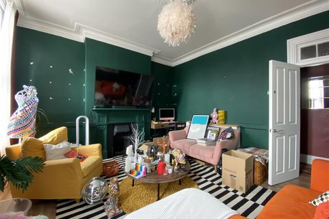 2 bedroom flat to rent, Mile End Road, London