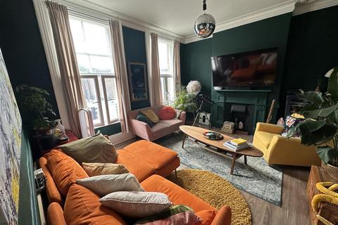 2 bedroom flat to rent, Mile End Road, London