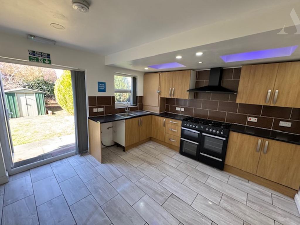 8 Chipperfield Road kitche