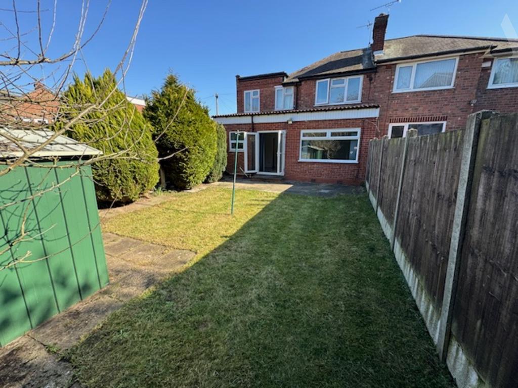 8 Chipperfield Road garden 2
