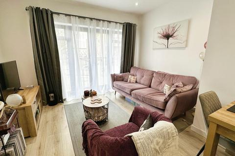 2 bedroom flat for sale, Hanham Road, Kingswood, Bristol