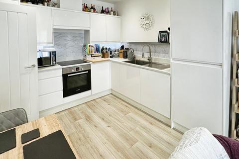 2 bedroom flat for sale, Hanham Road, Kingswood, Bristol