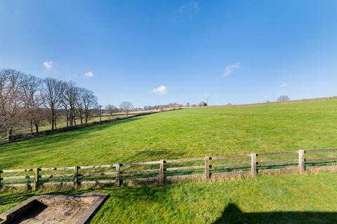 4 bedroom detached house for sale, Field View, Thong Lane, Thongsbridge