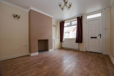 2 bedroom terraced house to rent, Station Street, Boston