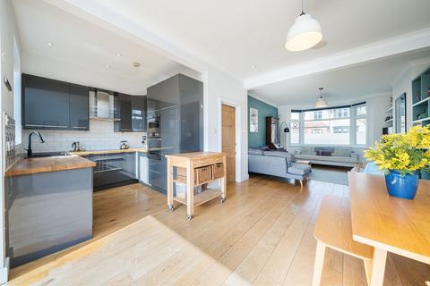 31 Casslee Road, London, SE6 4XH