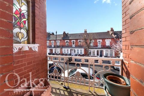 2 bedroom maisonette for sale, Ingatestone Road, South Norwood