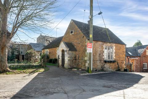 2 bedroom character property for sale, Cedar Street, Braunston
