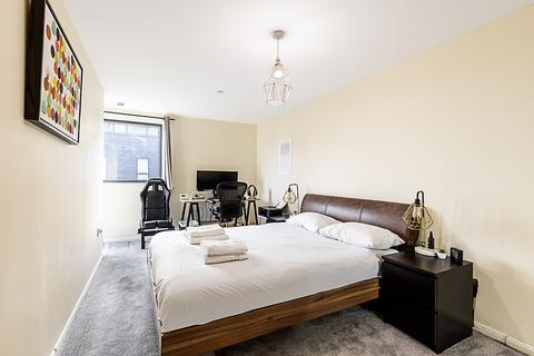 1 bedroom flat to rent,  Millharbour, London E14