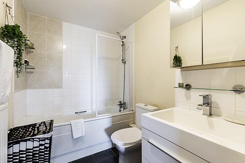 1 bedroom flat to rent,  Millharbour, London E14