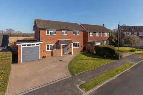 4 bedroom detached house for sale, Stonecourt Close, Horley, Surrey, RH6
