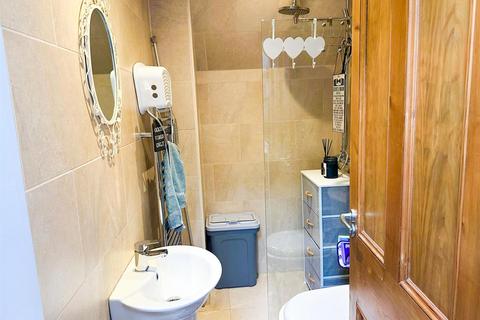 7 Spring Gardens, Cowling, Keighley, BD22 0AX