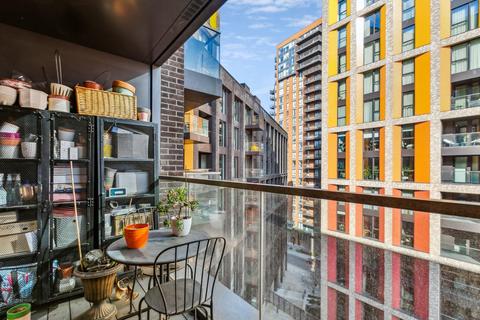 2 bedroom flat for sale, Haines House, 10 Charles Clowes Walk, Nine Elms SW11