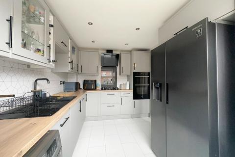 18 Great Field Drive, Warwick, CV34 6TN
