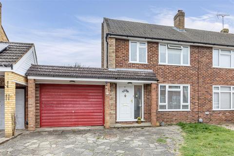 12 Gaveston Close, Byfleet, West Byfleet, KT14 7HE