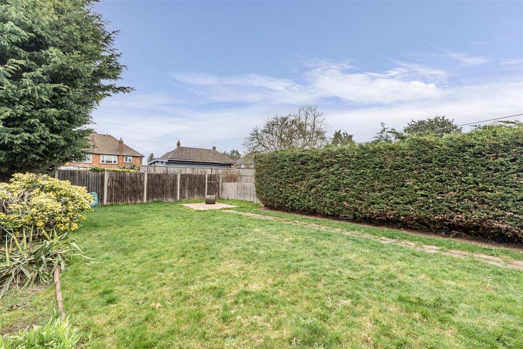 12 Gaveston Close, Byfleet, KT14 7 HE - 28.jpg