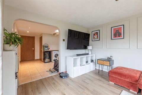12 Gaveston Close, Byfleet, West Byfleet, KT14 7HE