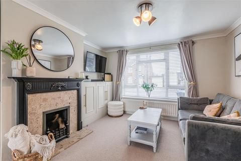 12 Gaveston Close, Byfleet, West Byfleet, KT14 7HE